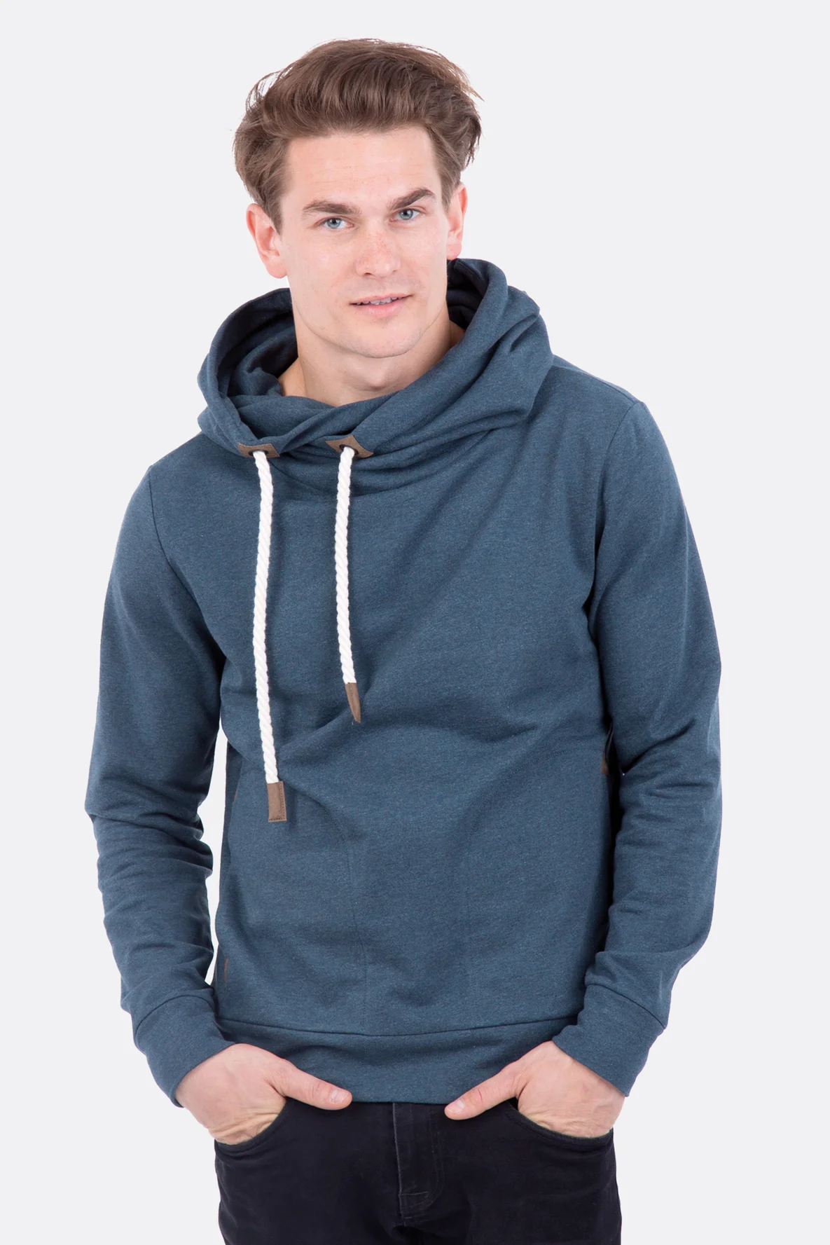 schnittmuster_maenner_kapuzenpullover_kordel_blau Schnittmuster Männer Kapuzenpullover Kordel blau