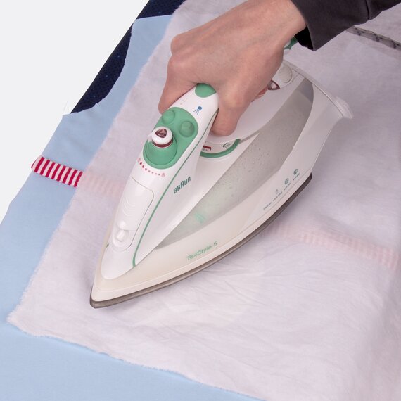 Applikation Vliesofix mit feuchtem Tuch aufbügeln